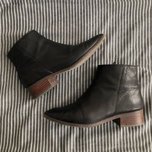 Black leather bootie